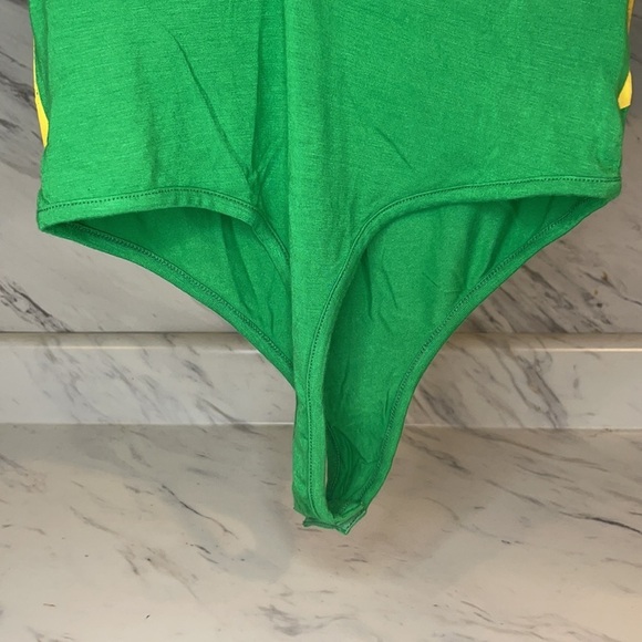 NWT Jamaican Flag Bodysuit – Distressed Style – Size Medium - Picture 5 of 6